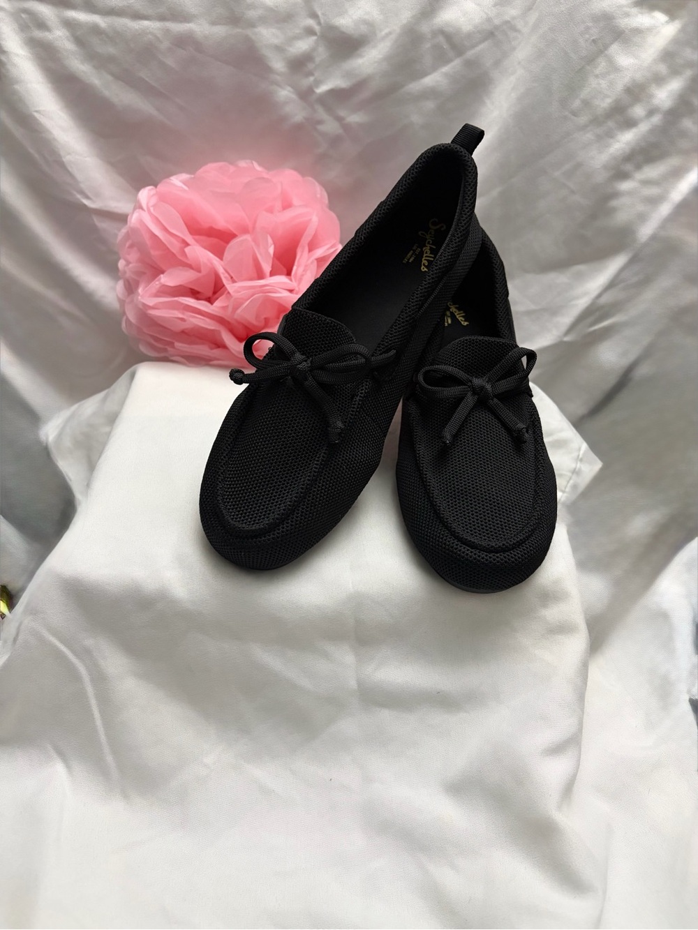 New Seychelles Women's Black flexible , comfort slip on with Bow Tie Loafer Flat